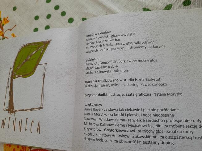 Płyta cd Stawaj do walki zespołu Winnica z książką