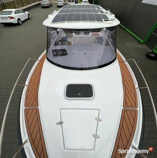 ŁÓDZ MOTOROWA KABINOWA 540 PILOTHOUSE z Przyczepą DMC1000 kg