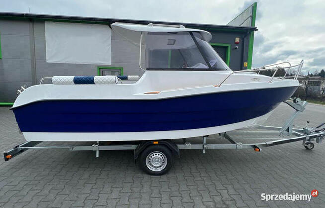 ŁÓDZ MOTOROWA KABINOWA 540 PILOTHOUSE z Przyczepą DMC1000 kg