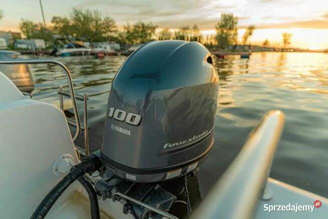 ŁÓDZ MOTOROWA KABINOWA 540 PILOTHOUSE z Przyczepą DMC1000 kg