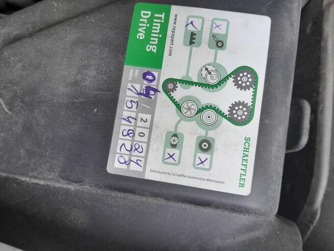 dwa samochody Nissan 1.8 i Renault-II-1.2 -w cenie jednego