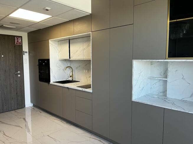 Nowoczesna kawalerka z klimatyzacją i tarasem