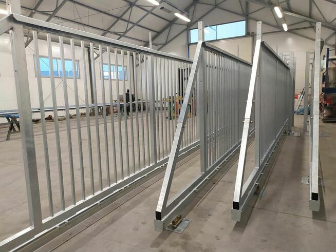 Brama przesuwna stalowa 5m x 1,62m wypełnienie profil 20x20