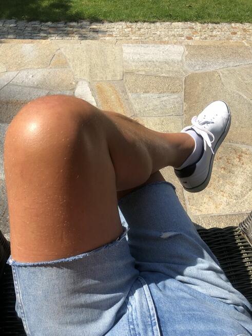 Atrakcyjna para pozna atrakcyjną dziewczynę