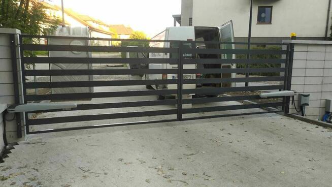 Brama przesuwna aluminiowa 3m wypełnienie 100x20 mm poziome