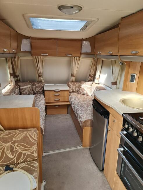 Przyczepa kempingowa Swift Charisma 570 z 6 miejsc do spania