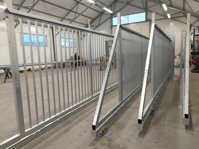 Brama przesuwna aluminiowa 3m wypełnienie 100x20 mm poziome