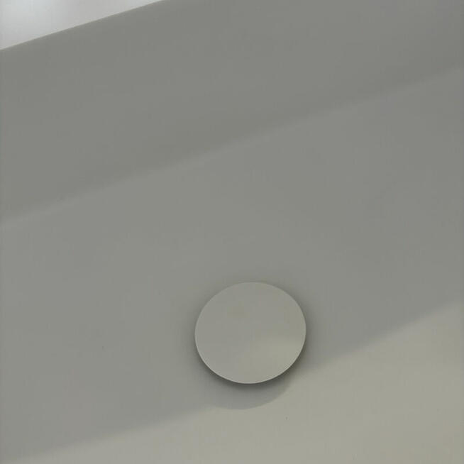 Umywalka łazienkowa zintegrowana z blatem kompozyt