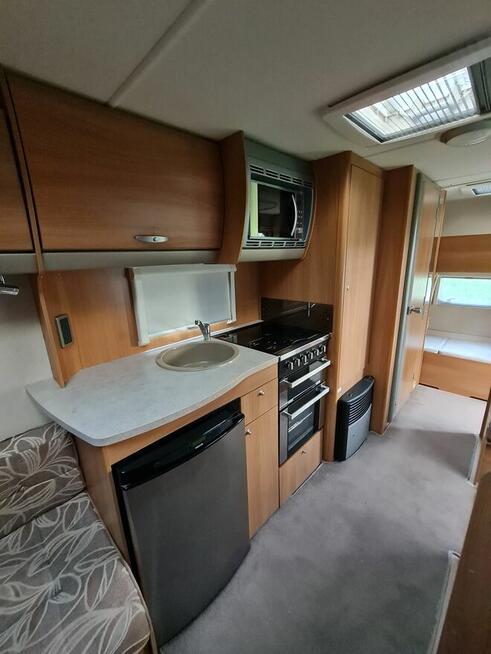 Przyczepa kempingowa Swift Charisma 570 z 6 miejsc do spania