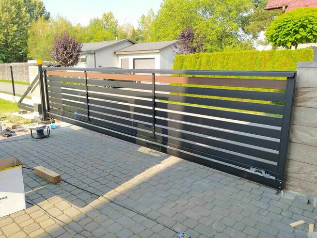 Brama przesuwna aluminiowa 3m wypełnienie 100x20 mm poziome