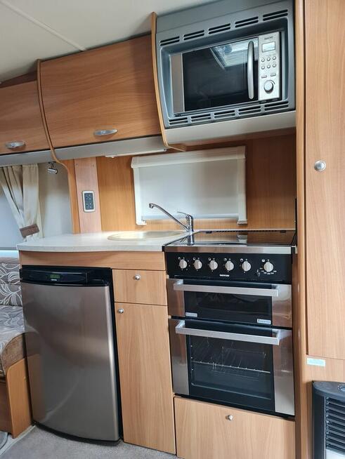 Przyczepa kempingowa Swift Charisma 570 z 6 miejsc do spania