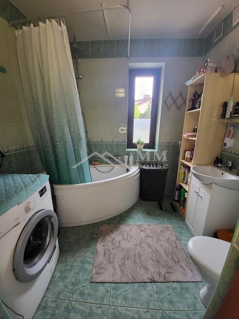 Dom na kształtnej działce z altaną i dużym ogrodem