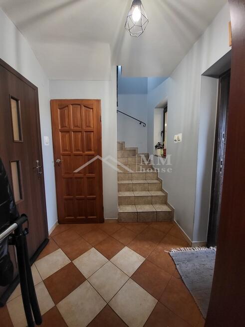 Dom na kształtnej działce z altaną i dużym ogrodem