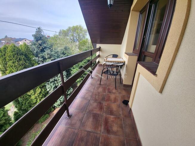 Dom na kształtnej działce z altaną i dużym ogrodem