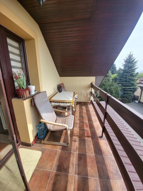 Dom na kształtnej działce z altaną i dużym ogrodem