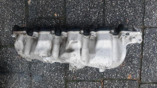 Kolektor ssący 03L 129 711E 2.0 TDI VW AUDI