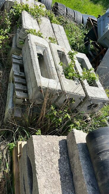 Betonowe podstawy słupów
