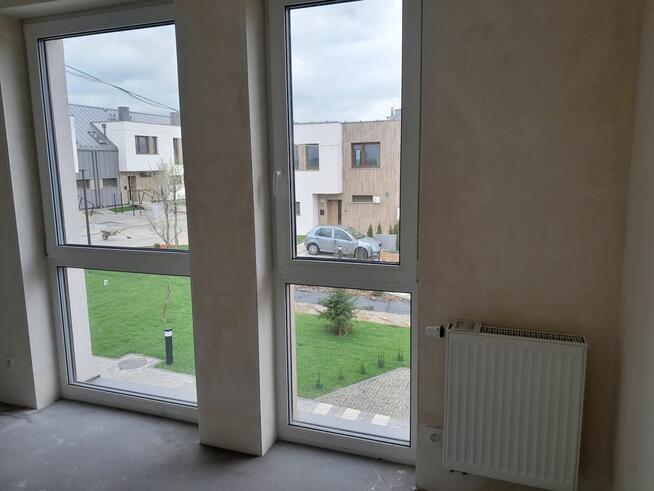 Nowe domy z ogródkami nad zalewem