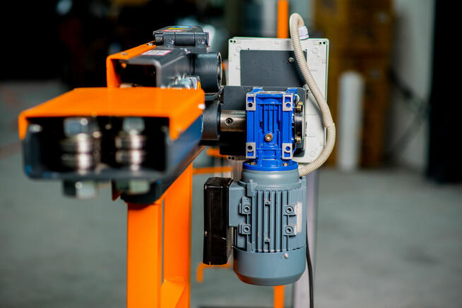 Prościarka elektryczna do drutu PR 6/8-14 rolkowa OLMET.