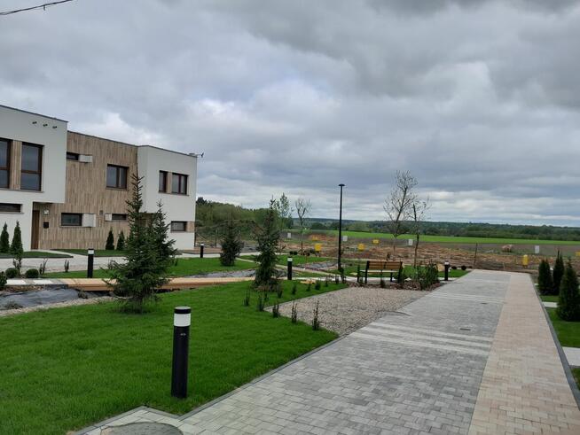 Nowe domy z ogródkami nad zalewem