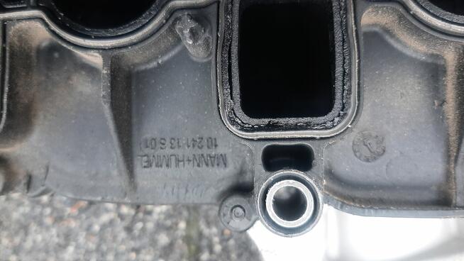 Kolektor ssący 03L 129 711E 2.0 TDI VW AUDI