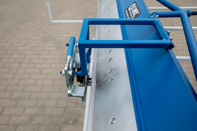 Zaginarka segmentowa Z20x1500 z nożem krążkowym.