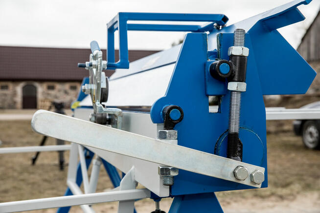 Zaginarka segmentowa Z20x1500 z nożem krążkowym.