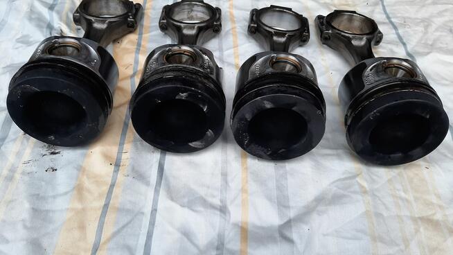 AUDI VW TŁOK KORBOWÓD 2.0TDI CAH CAG CBB CBD CEG CBA