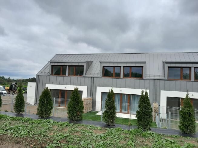 Nowe domy z ogródkami nad zalewem