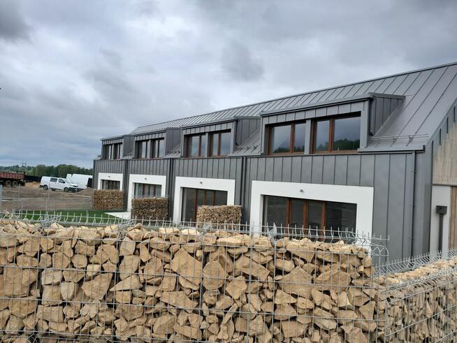 Nowe domy z ogródkami nad zalewem