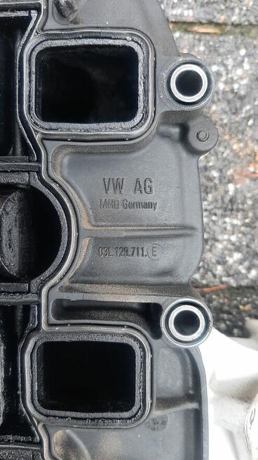 Kolektor ssący 03L 129 711E 2.0 TDI VW AUDI