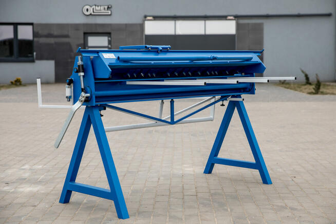 Zaginarka segmentowa Z20x1500 z nożem krążkowym.