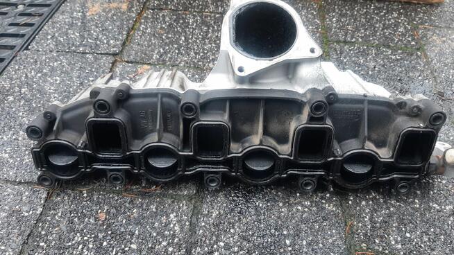 Kolektor ssący 03L 129 711E 2.0 TDI VW AUDI