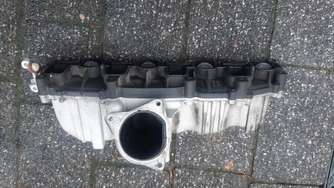 Kolektor ssący 03L 129 711E 2.0 TDI VW AUDI