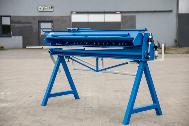 Zaginarka segmentowa Z20x1500 z nożem krążkowym.