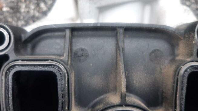 Kolektor ssący 03L 129 711E 2.0 TDI VW AUDI