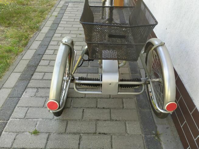 Rower trójkołowy rehabilitacyjny.