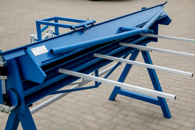 Zaginarka segmentowa Z20x1500 z nożem krążkowym.