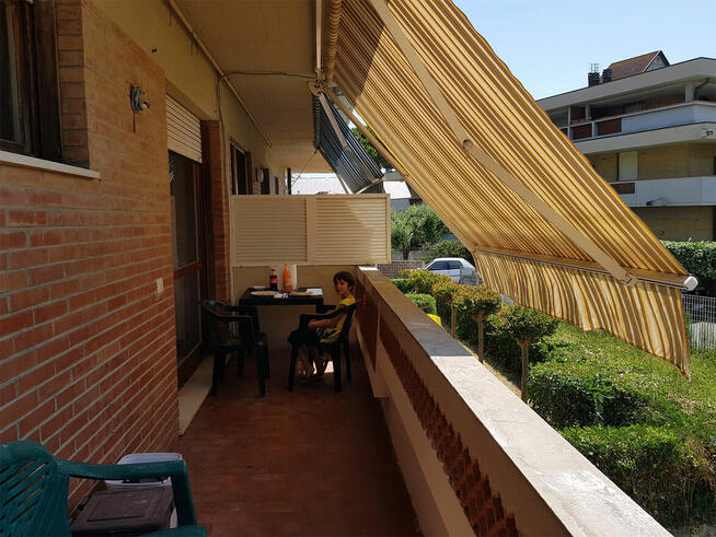 Marina di Carrara Italia 100 m 100 m od plaży