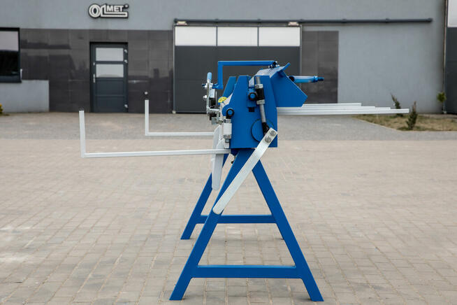 Zaginarka segmentowa Z20x1500 z nożem krążkowym.