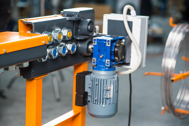Prościarka elektryczna do drutu PR 6/8-14 rolkowa OLMET.