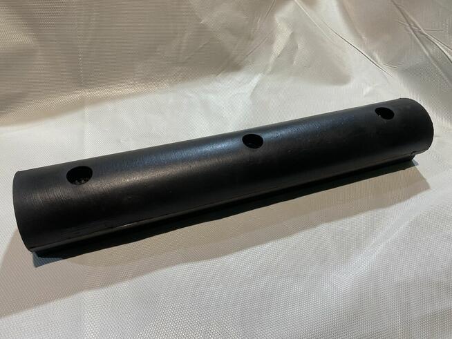 Odbojnik dojazdowy 490/65/75 3 otwory 14 mm rozstaw 185 mm