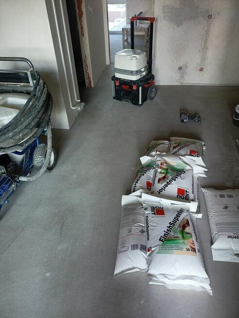 Szpachlowanie oraz malowanie agregatem Graco t max 506