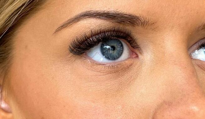 Stylizacja rzęs, różnymi metodami, 18lat praktyki