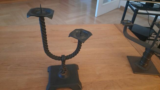 Dwa ładne stare świeczniki vintage