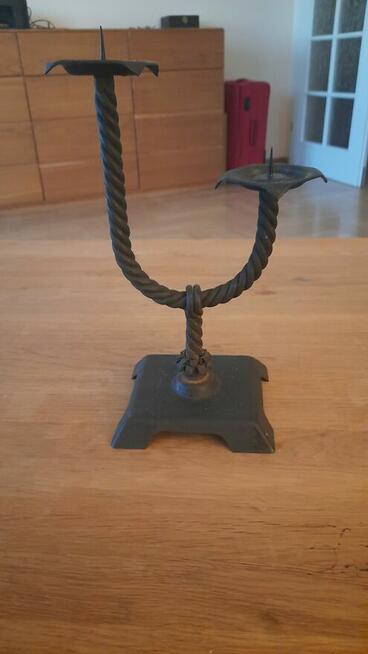 Dwa ładne stare świeczniki vintage