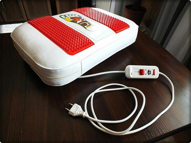 Poduszka elektryczna do masażu i rozgrzewania stóp PLANETA