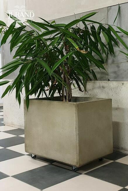 Fontanna ogrodowa, oczko wodne, donica, kolumna, balustrada