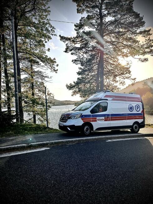 kierowca karetki w transporcie sanitarnym