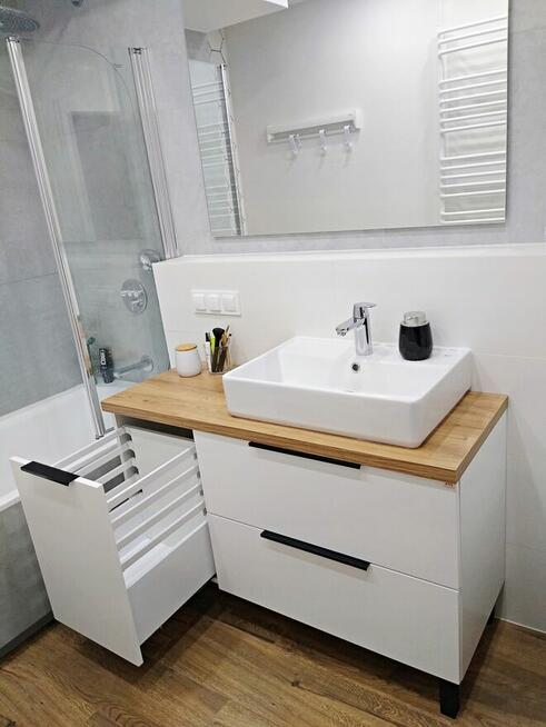 Meble łazienkowe na wymiar, szafka na wymiar STOLRYS złożone